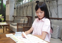 Bí quyết mẹ không giỏi ngoại ngữ vẫn giúp con 10 tuổi nói lưu loát tiếng Anh và Trung