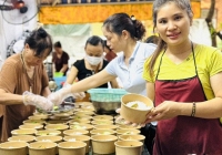 Hơi ấm từ bi trong những suất cơm chay dành tặng bệnh nhân ung thư