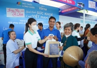 Long Châu  cấp phát thuốc miễn phí cho các hoàn cảnh khó khăn trên địa bàn tỉnh Vĩnh Long