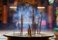 4 khung giờ đại kỵ không nên thắp hương