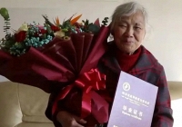 Cụ bà miệt mài đèn sách, 75 tuổi tốt nghiệp cử nhân: 'Tôi không muốn nuối tiếc điều gì'