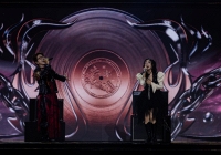 Em Xinh Chi Xê đẹp như nàng thơ, The Flob đốt cháy sân khấu WeYoung 2025 bằng năng lượng điên đảo