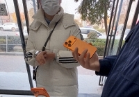 Mua iPhone 17 Pro Max giá 10 triệu, người phụ nữ tố chủ cửa hàng gian lận: Bàn tay của anh là bằng chứng