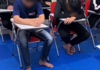 Xuất hiện thêm 1 clip loạt nam sinh gục đầu khóc lóc gây sốt, chuyên gia nói: Vô giá trị, như mưa rơi trên mặt kính