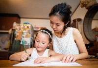 Bà mẹ ở phố cổ Hà Nội lương 5 triệu/tháng kể chuyện học của con, nhiều người đỏ mặt: Thôi, đừng cãi nhau chuyện học thêm nữa!