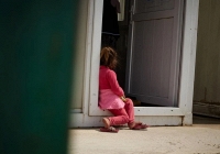 Bé gái 4 tuổi bị đau bụng, đi khám mới biết bị bệnh từ lâu, bác sĩ nhắc bố mẹ nên đưa con đi khám phụ khoa định kỳ