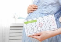 Có thể chọn ngày làm IVF để sinh con đúng thời điểm mong muốn không? Bác sĩ sản khoa mách các mẹ cách 'cộng trừ' để chuyển phôi