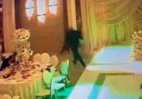 Cô dâu tái mặt trong đêm tân hôn vì chú rể biến mất cùng toàn bộ tiền mừng cưới, sự thật 'hú hồn' sáng tỏ vào sáng hôm sau