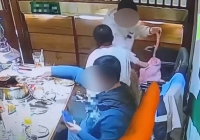 Khách đến ăn buffet có biểu hiện lạ, chủ quán âm thầm kiểm tra camera: Thứ nhìn thấy khiến anh không thốt nên lời!