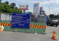 Chính thức đặt lô cốt sửa chữa đường Nguyễn Hữu Cảnh