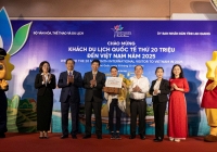 Việt Nam đón khách du lịch quốc tế thứ 20 triệu, ghi dấu mốc tăng trưởng chưa từng có trong 65 năm qua