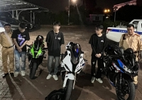 3 nam thanh niên phóng xe phân khối lớn vào cao tốc 