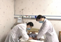 Cậu bé 14 tuổi bị suy thận rồi qua đời vì thức uống nhiều người mê