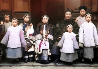 Bộ ảnh phản ánh xã hội cuối Thanh triều: Từ Hi Thái hậu có hành động đặc biệt, cuộc sống ngoài thành có khác trên phim?