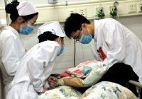 Người đàn ông bất ngờ qua đời khi đang tắm, bác sĩ chỉ ra 4 thói xấu nhất định phải bỏ càng sớm càng tốt