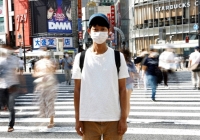 Người đàn ông hành nghề “không làm gì cả”: Được trả tiền vì “tồn tại” là đủ, ẩn đằng sau là bức tranh buồn về xã hội thời đại mới