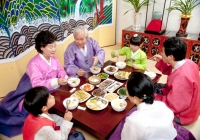 Món ăn biểu tượng trong ngày Tết tại Hàn Quốc: Được giới quý tộc thời xưa ưa chuộng, chỉ dùng 1 nguyên liệu nhưng mang ý nghĩa đặc biệt