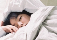 Thức khuya, lỡ giấc gây mất ngủ trong dịp Tết, bác sĩ cảnh báo những nguy hại sức khỏe