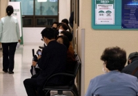 Tình cảnh tại bệnh viện ở Hàn Quốc lúc này: Hơn 9.000 bác sĩ bỏ việc, người bệnh mệt mỏi chờ được thăm khám