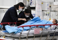 Khủng hoảng y tế Hàn Quốc: 30.000 bác sĩ và người thân xuống đường biểu tình, hơn 100 bệnh nhân phải 'cầu cứu' bệnh viện quân đội