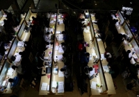 Sau bao năm, bức ảnh chụp nhóm sinh viên trong thư viện này vẫn hot rần rần: Đằng sau ẩn chứa cả bầu trời bí mật