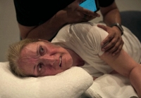 Không thể điều khiển được hơi thở, chuột rút đến gãy xương, chính xác 'Hội chứng người cứng' chỉ 1/1 triệu người mắc phải của Celine Dion là gì?