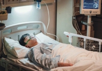 Đi chữa tê tay, chàng trai tuổi 20 ngỡ ngàng phát hiện xuất huyết não vì thói quen “1 ăn, 1 ngủ” sai lầm
