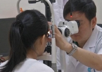 Tập thể dục về, người phụ nữ bỗng 'mù' 1 mắt