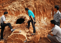 Phát hiện khói xanh kỳ lạ bốc lên từ mộ cổ, người dân hốt hoảng gọi cảnh sát: Chuyên gia ngay lập tức phong toả cả ngọn núi