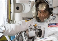 NASA tái khởi động dự án đi bộ đầu tiên trong không gian của những nữ du hành gia