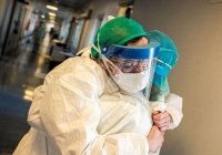 Tâm thư của bác sỹ người Mỹ khi chứng kiến những giây phút cuối cùng của bệnh nhân covid-19