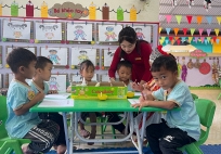 Vượt dốc, băng rừng mang con chữ và tiếng cười đến với bản Tà Han