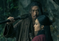 Tết Trung Thu năm 979 Triều Đinh đượcc tái hiện với sự xuất hiện của diễn viên Tuấn Trần và Thiên Tú