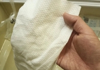 Phát hiện hóa chất độc hại trong 21 mẫu khăn lau mặt bán chạy nhất các sàn thương mại điện tử