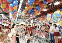 Gia đình trẻ hào hứng tham gia 'Cuộc đua mua sắm', khám phá cách chọn thực phẩm chuẩn