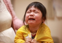 Trẻ hay khóc và cố nhịn không khóc từ nhỏ lớn lên sẽ có sự khác biệt một trời một vực, cha mẹ TUYỆT ĐỐI đừng xem nhẹ!