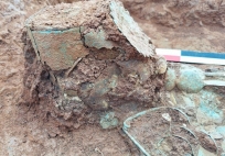 Bí ẩn ngôi mộ cổ của người phụ nữ với chiếc vương miện lộn ngược  