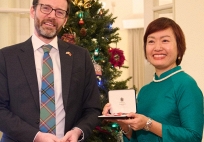 Phụ nữ đầu tiên tại Việt Nam được phong tặng danh hiệu MBE của Hoàng gia Anh