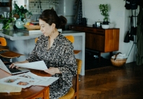 Sống 65 năm, mẹ tôi có 5 chiêu giữ nhà sạch như mới xây, không tốn một giọt mồ hôi dọn dẹp