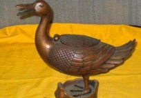 Dùng 1,3 tỷ tiền tiết kiệm của gia đình mua 1 con vịt đồ chơi, cô gái ngã khuỵ khi chuyên gia thẩm định nói: 'Xin bạn hãy đứng vững'