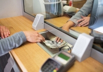 Không cần thẻ hay mã PIN, kẻ trộm ngang nhiên đến ngân hàng vẫn rút được tiền từ tài khoản nạn nhân dễ dàng 