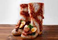 Đôi boots cơm thịt kho gây sốt: Nhìn vừa đói vừa sợ