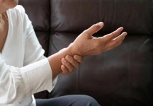 Dù nam hay nữ, thấy tê ở 3 vùng này thì nghĩ ngay đến dấu hiệu tắc nghẽn mạch máu, sau tuổi 50 càng không được bỏ qua