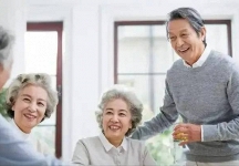 Các bác sĩ khuyên người cao tuổi: Sau 70 tuổi, khi vẫn còn có thể đi lại, hãy nhớ thực hiện 4 điều để có một tuổi già hạnh phúc