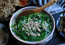 Mùa đông nhất định đừng bỏ qua rau cải cúc: Vừa giúp ngủ ngon hơn, vừa “giải nhiệt” cho gan và hỗ trợ cơ thể thải độc tự nhiên