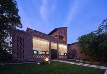 Nữ tiến sĩ chi gần 1,5 tỷ đồng xây “nhà xanh” 270m2 để cha dưỡng già: Tự phát điện, tự lọc nước, cả năm không tốn tiền điện