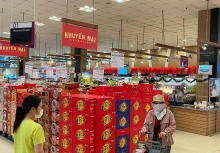 Hàng hóa tết lên kệ, giá bình ổn tại siêu thị