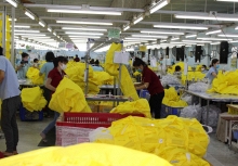 Nợ thuế gần trăm tỷ, một doanh nghiệp dệt may bị dừng làm thủ tục hải quan