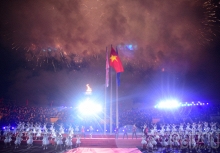 SEA Games 31 chính thức bắt đầu với lễ khai mạc đơn giản nhưng ấn tượng