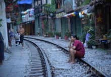 Phố cà phê đường tàu vắng lặng sau lệnh cấm dừng hoạt động
